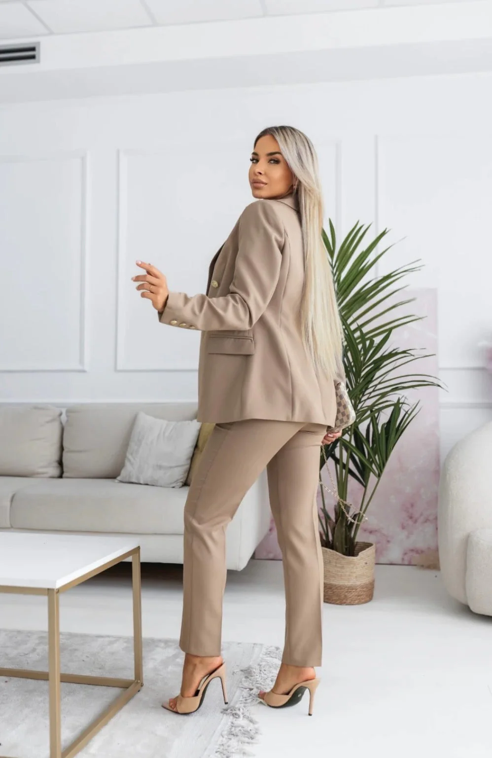 Marynarka Elegant Chic – Beżowa - Image 3