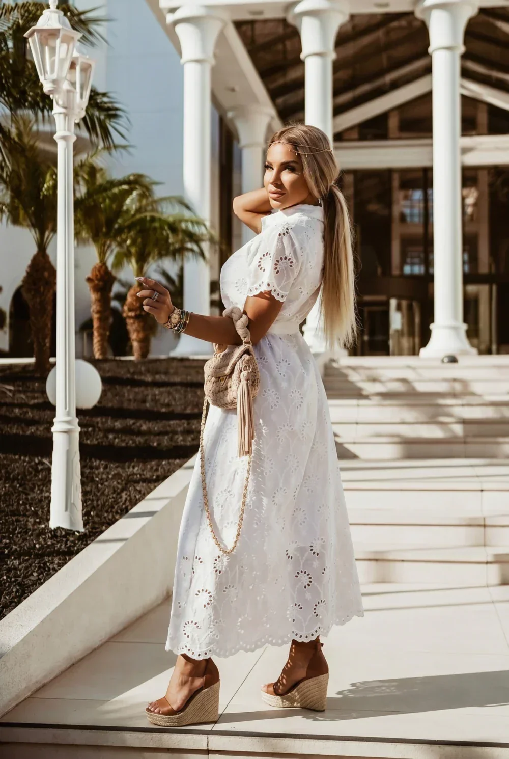 SUKIENKA AŻUROWA BAWEŁNIANA MAXI W STYLU BOHO KORONKOWA Z PASKIEM BIAŁA - Image 4